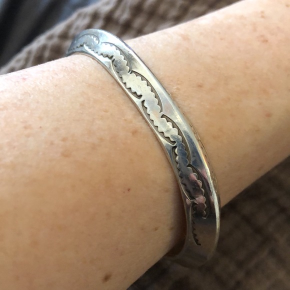 Gorgeous vintage sterling silver cuff bracelet - Picture 4 of 11